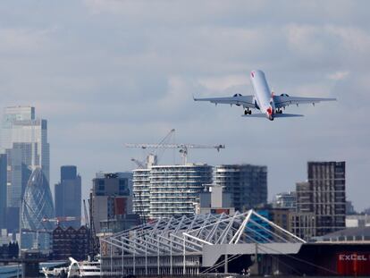 Un avión de British Airways despega desde Londres el 16 de marzo.