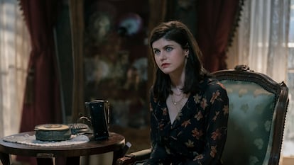 Alexandra Daddario, en el sexto episodio de 'Las brujas de Mayfair'.