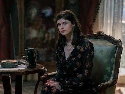 Alexandra Daddario, en el sexto episodio de 'Las brujas de Mayfair'.