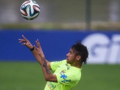 Neymar, durante treinamento na Granja Comary.