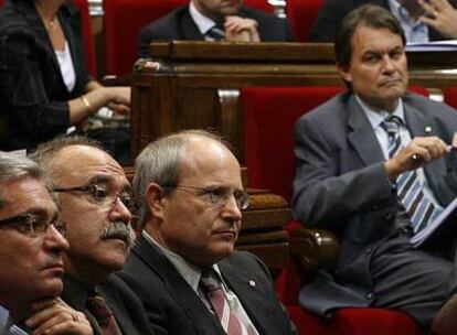 José Montilla, en el centro, con Artur Mas al fondo.