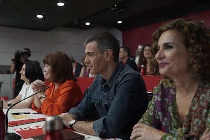 Montero, en primer término en el comité federal del PSOE junto a Pedro Sánchez.