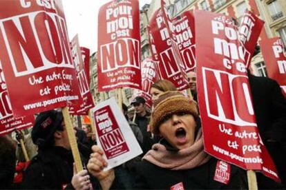 Manifestantes contra la reforma de las 35 horas, ayer en París.