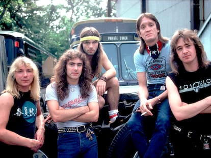 O Iron Maiden em 1983. Da esquerda para a direita: Dave Murray, Steve Harris, Bruce Dickinson, Nicko McBrain e Adrian Smith.