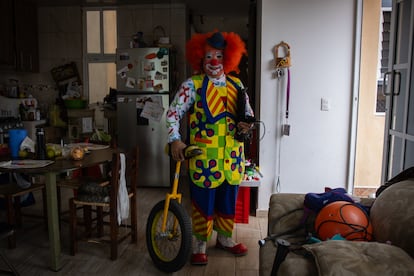 Con 25 años de trayectoria, el personaje que Pérez interpreta se ha convertido en un pilar económico para su esposa e hija.