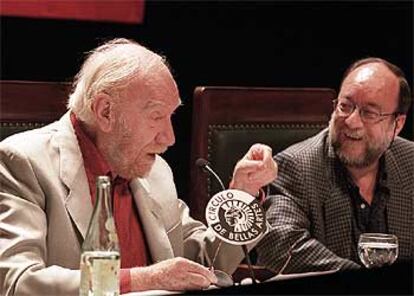 Fernando Fernán Gómez y Enrique Brasó, ayer en Madrid.