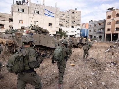 Soldados israelíes en Ciudad de Gaza, este viernes.