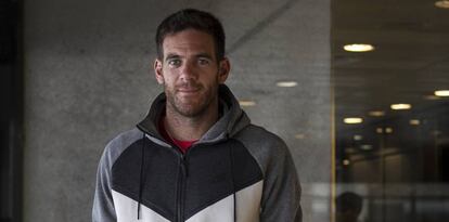 Del Potro posa para la entrevista en la Caja Mágica de Madrid.