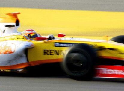 Fernando Alonso dentro de su monoplaza