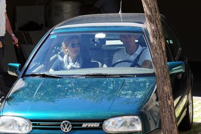 La infanta Cristina y su marido, I&ntilde;aki Urdangarin, en el coche de soltera de la hija menor de los Reyes.