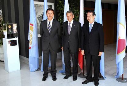 Feijóo junto al presidente del Cel y alcalde de Vigo