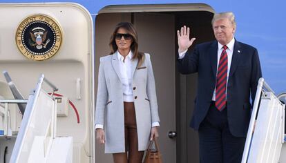 Donald Trump y Melania Trump a su llegada a Vantaa, Finland.