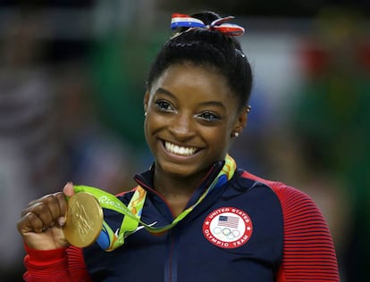 La gminasta Simone Biles, con una medalla de oro en los Juegos de Río.