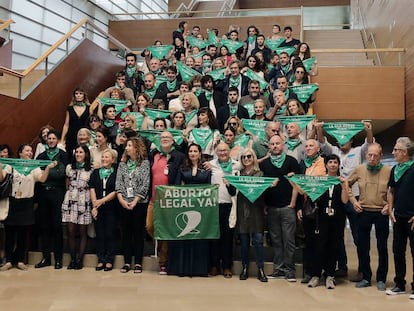 Acción a favor del aborto libre en Argentina, hoy en el Kursaal, en San Sebastián. 