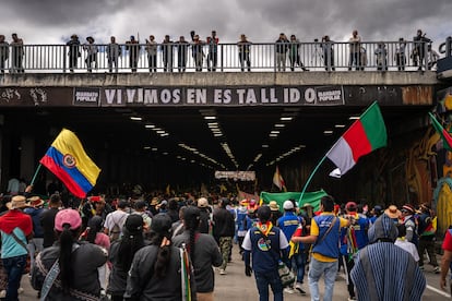 Los indígenas que llegaron a Bogotá muy temprano y se movilizaron por la calle 26 hacia la Plaza de Bolívar. 