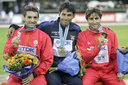 Paquillo, Jefferson y Molina, en el podio tras recibir las medallas.