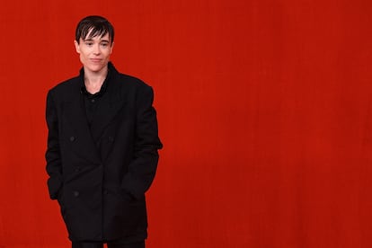 El actor Elliot Page en un desfile de Balenciaga en París, en octubre de 2021.