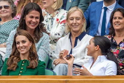 Meghan Markle y Kate Middleton charlan con Martina Navratilova y su esposa, Julia Lemigova. Junto a ellas, Conchita Martínez.