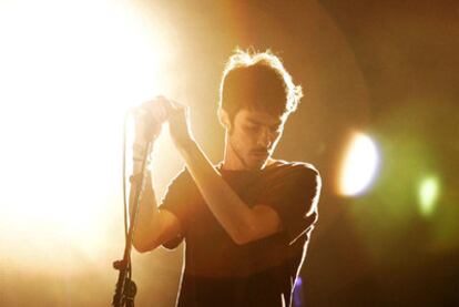 Pucho, cantante de Vetusta Morla, durante el concierto del grupo madrileño en el festival SOS de Murcia.