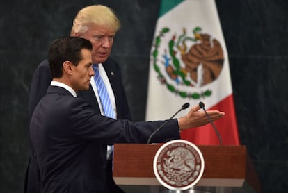 El presidente de México, Enrique Peña Nieto, y el candidato a la presidencia de Estados Unidos, Donald Trump, preparados para ofrecer una rueda de prensa en la Ciudad de México tras la visita del candidato republicano a México, el 31 de Agosto de 2016.