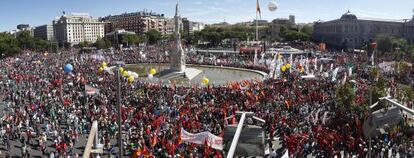 Thousands of people converge in Madrid’s Colón Square to demand the government take back its austerity measures.
