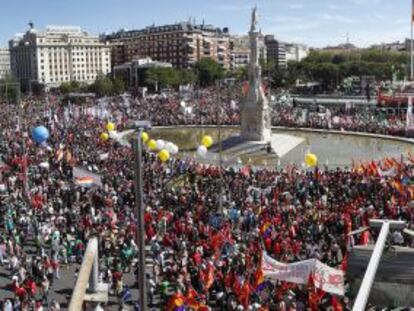 Thousands of people converge in Madrid&rsquo;s Col&oacute;n Square to demand the government take back its austerity measures. 