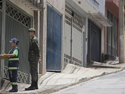 Mirley e o soldado do Exército, Jacinto, em São Paulo.