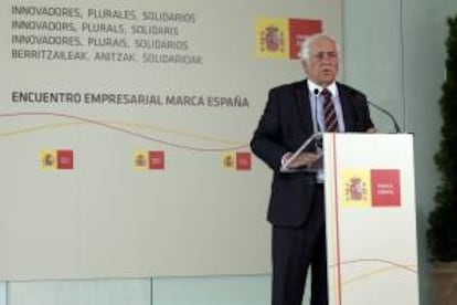 El Alto Comisionado del Gobierno para la Marca España, Carlos Espinosa de los Monteros, durante su intervención  en la jornada matinal del primer acto empresarial de la Marca España en Valencia. EFE/Archivo