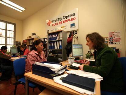 El programa de empleo de Cruz Roja cumple 15 años con 85.000 historias de éxito