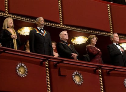 El matrimonio Bush preside un acto en Washington en honor a los seis galardonados con los Premios del Centro Kennedy 2008.