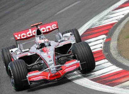 Alonso, a los mandos de su McLaren