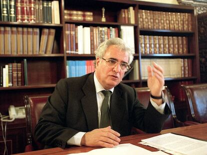 Enrique Múgica en una imagen de archivo de 2001.