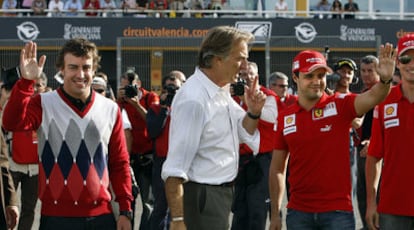 Fernando Alonso, Luca Cordero di Montezemolo y Felipe Massa (de izquierda a derecha), en Cheste en noviembre pasado.