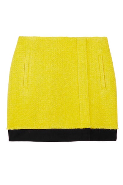 En amarillo flúor, de Diane Von Furstenberg (308 euros).