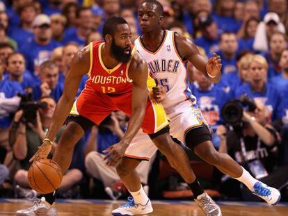 James Harden ante Reggie Jackson.