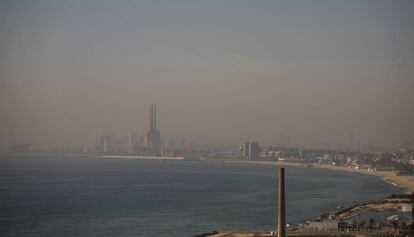 Barcelona y Sant Adrià, bajo la contaminación.