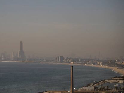 Barcelona y Sant Adrià, bajo la contaminación.