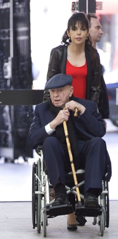 Di Stéfano being pushed by Gina González.