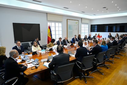 Reunión de Pedro Sánchez con las farmas