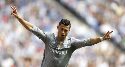 Cristiano Ronaldo celebra uno de sus goles al Espanyol.