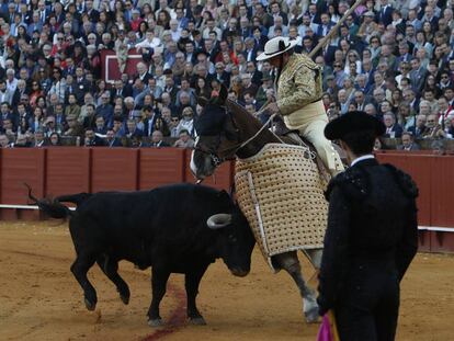 El toro 'Orgullito', en el tercio de varas.