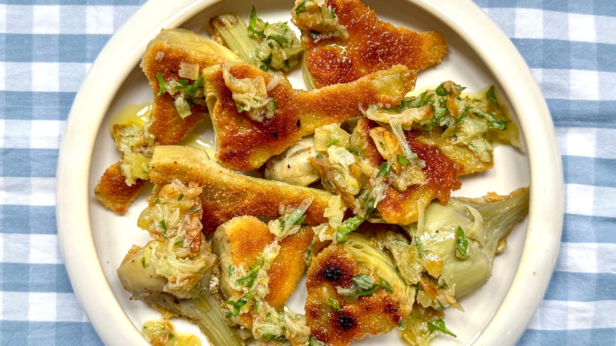 Alcachofas crujientes con salsa de ajo asado-image