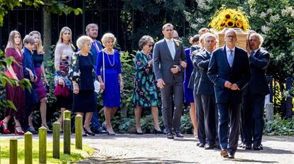 La familia real holandesa asiste al funeral de la princesa Cristina, este jueves, en La Haya, Países Bajos.