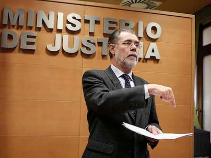 Fernández Bermejo, en la rueda de prensa en la que anunció las acciones del Gobierno contra ANV y PCTV.