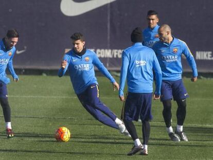 Un rondo del Bar&ccedil;a durante la semana pasada.