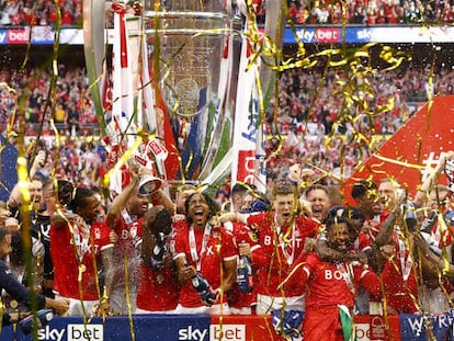 Los jugadores del Nottingham Forest celebran la victoria en el Play Off de ascenso a la Premier League.