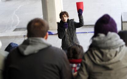 Estas clases tienen el sentido de hacer visible la situación de deterioro en la que se está dejando a la enseñanza universitaria y, además, remarcar la importancia que tiene la educación mostrando la labor que los profesores desarrollan normalmente, según ha manifestado el profesor Cabo.