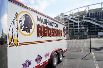 The Washington Redskins team logo is seen on a vehicle parked outside the NFL team's stadium FedEx Field after the team announced it will be abandoning its controversial Redskins team name and logo, in Landover, Maryland, July 13, 2020.