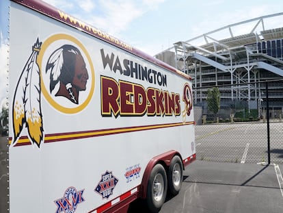 The Washington Redskins team logo is seen on a vehicle parked outside the NFL team's stadium FedEx Field after the team announced it will be abandoning its controversial Redskins team name and logo, in Landover, Maryland, July 13, 2020.