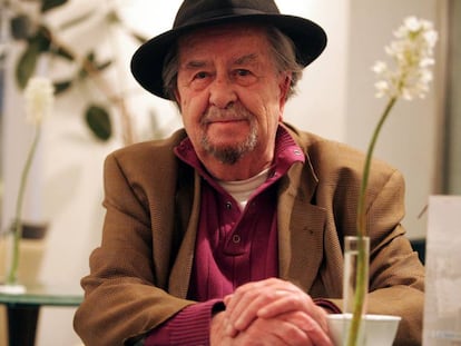 El poeta Carlos Edmundo de Ory, en 2007 en Madrid. 